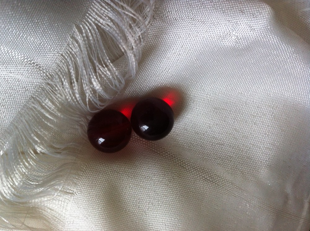 two "seeds of the pomegranate" essence of favorable influences