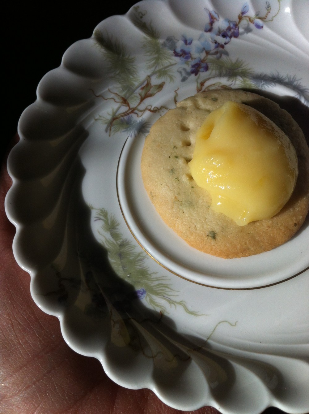 did I mention that you should serve these lemon verbena shortbread cookies with homemade lemon curd?